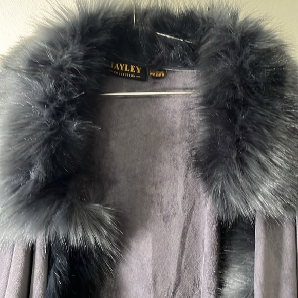 JAYLEY Grey Faux Fur Faux Suede Cape - Picture 3 of 13